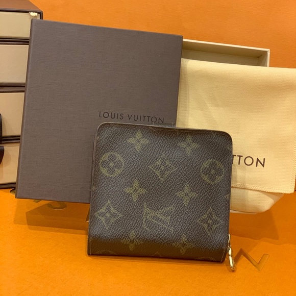 Louis Vuitton Monogram Compact Zip Bifold Wallet - Picture 4 of 16